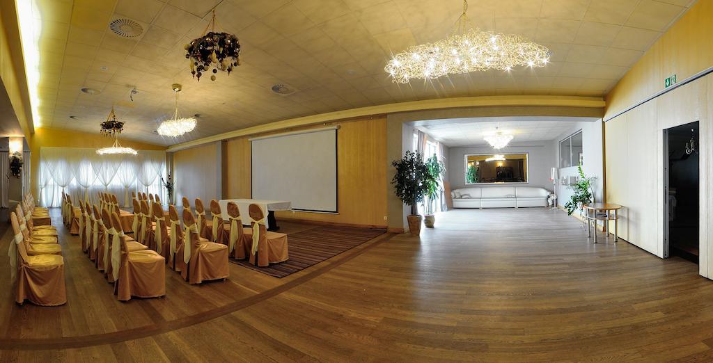 Hotel Partner Minsk Mazowiecki Exterior photo